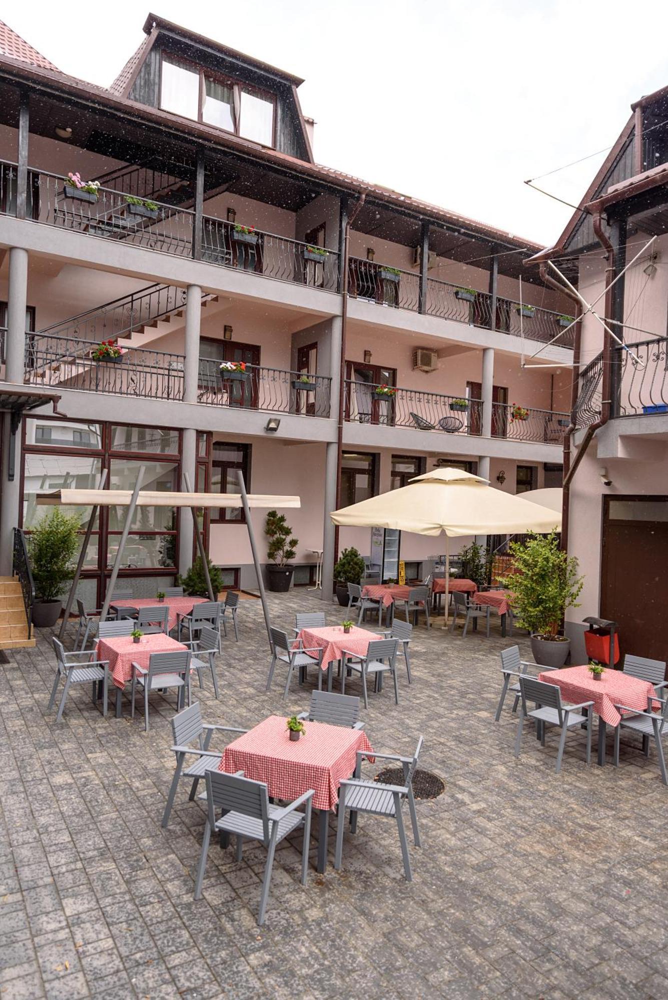 Hotel Stefani Sibiu Bagian luar foto